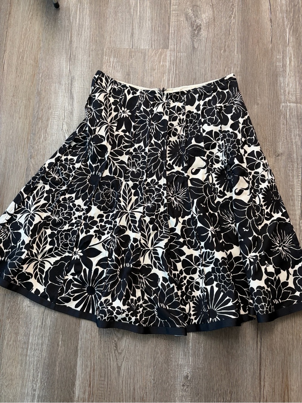 Ann Taylor Black & White Floral A-Line Skirt